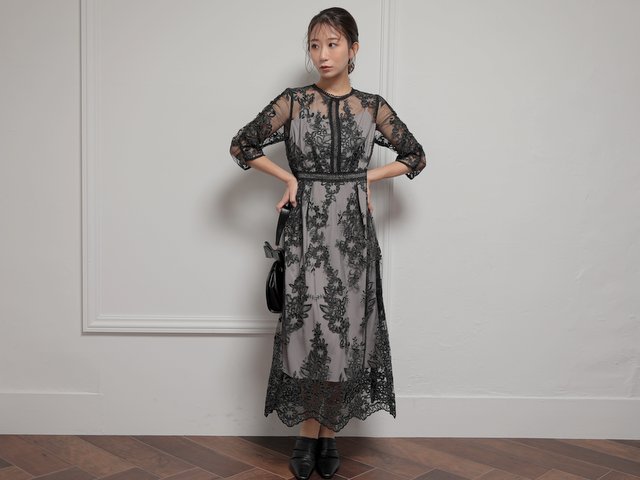 ブラック＆グレーの配色が素敵な20代にふさわしいドレス